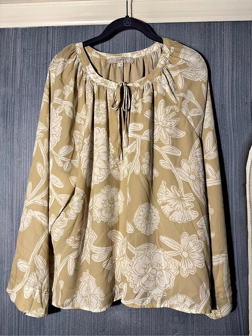 LOFT Floral Long Sleeve Blouse in Beige & White Size XL